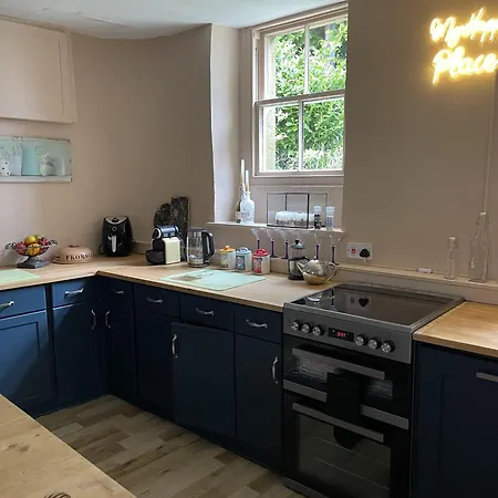 Semesterbostad Stunning 2-bedroomed