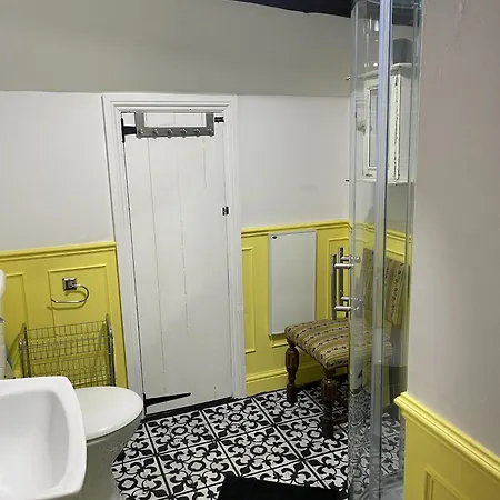 Stunning 2-bedroomed Кокермут